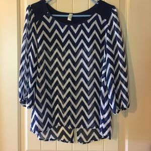 Chevron navy flowy top