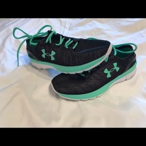 Under Armour Sneakers size 6.5