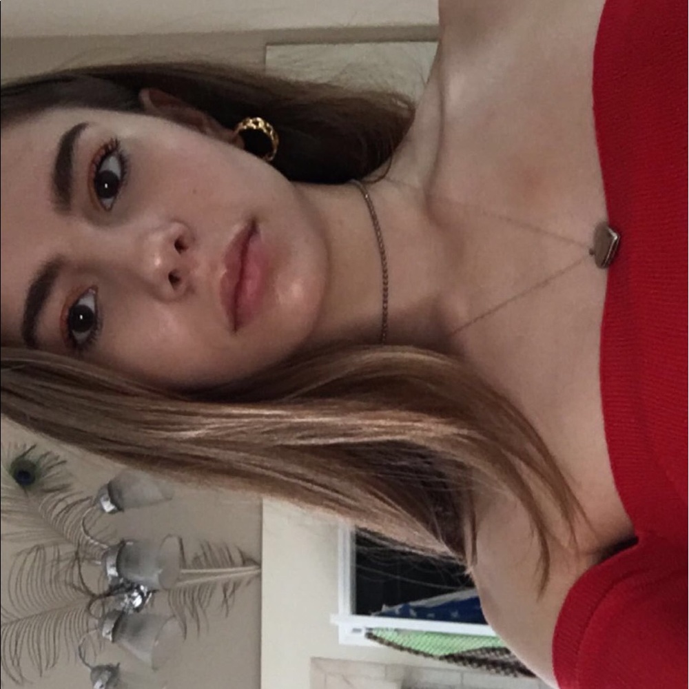 Meet your Posher, Olivia