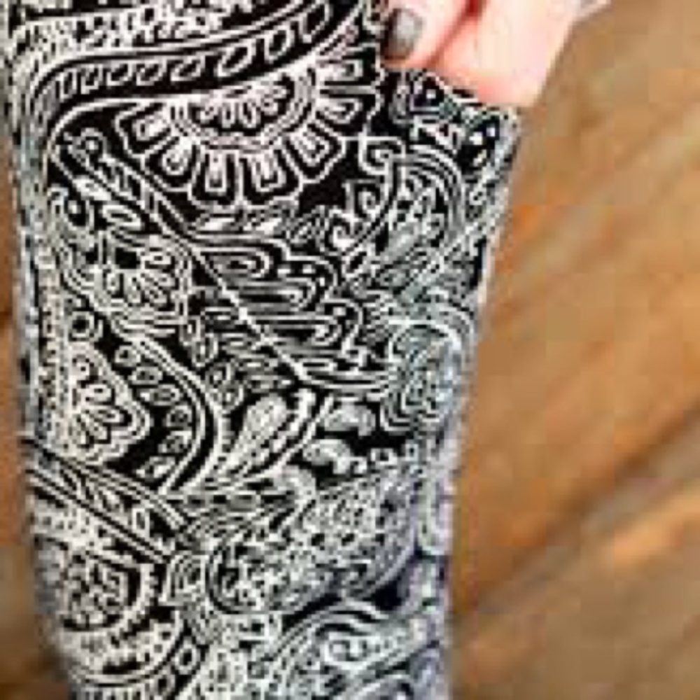 NWT, Agnes & Dora Leggings,Black and White Paisley