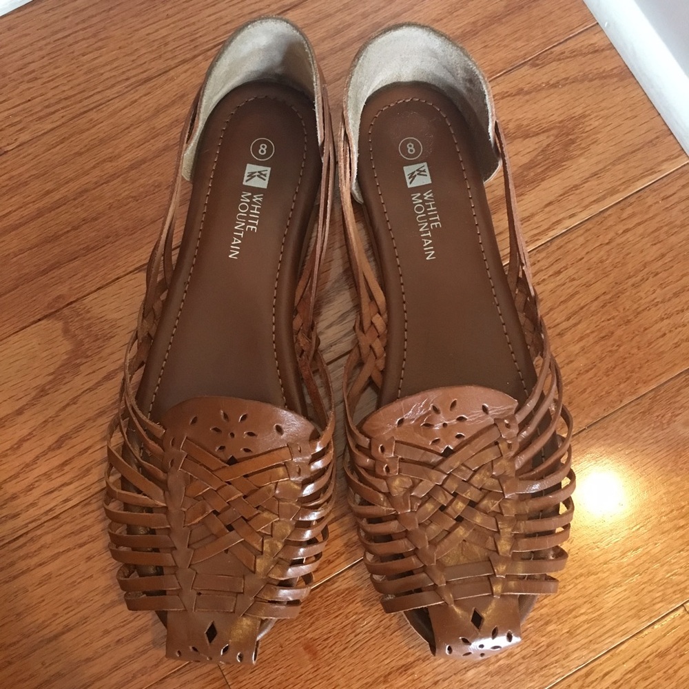 White Mountain sandal flats
