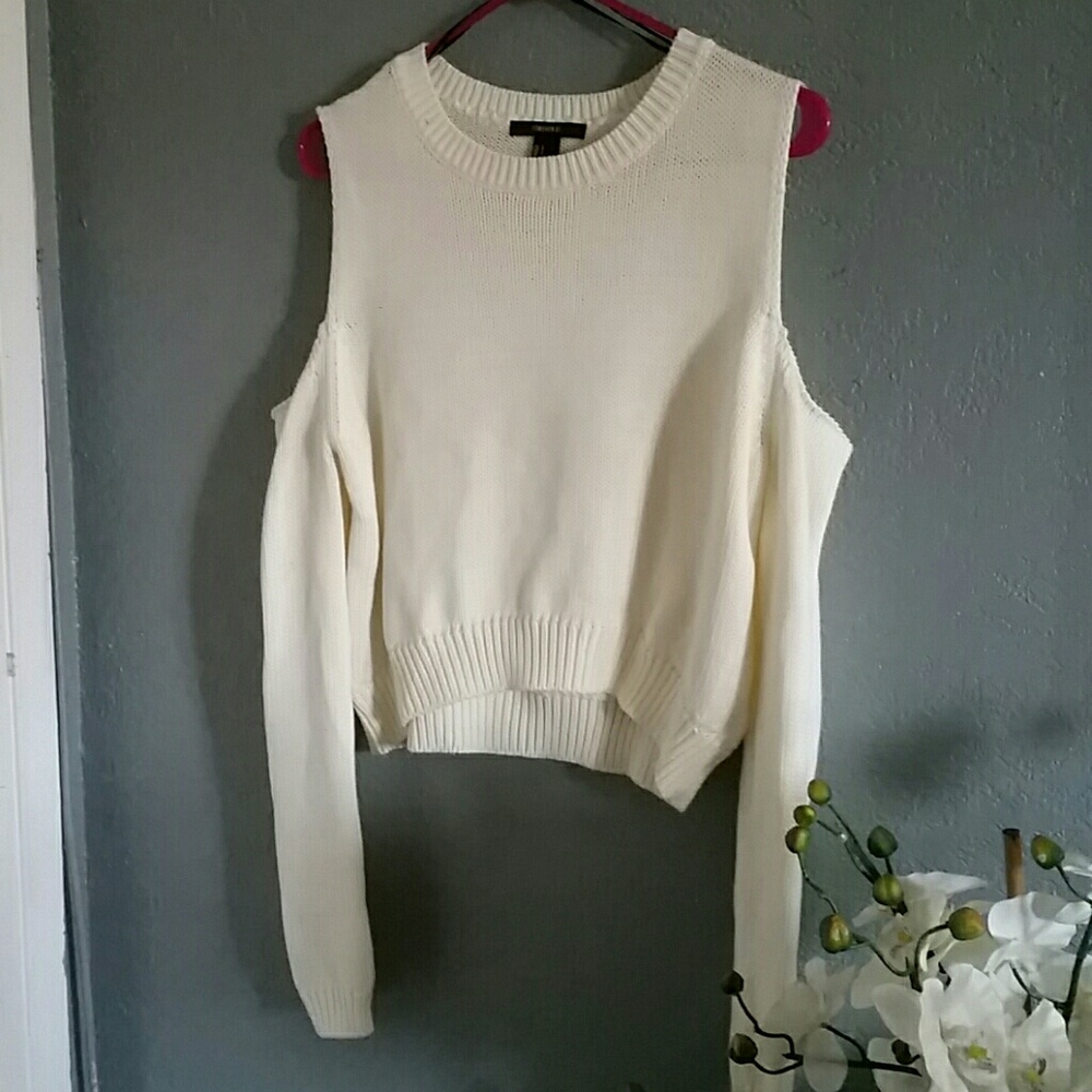 Open Should White knitted Sleeve Top (Never Worn)