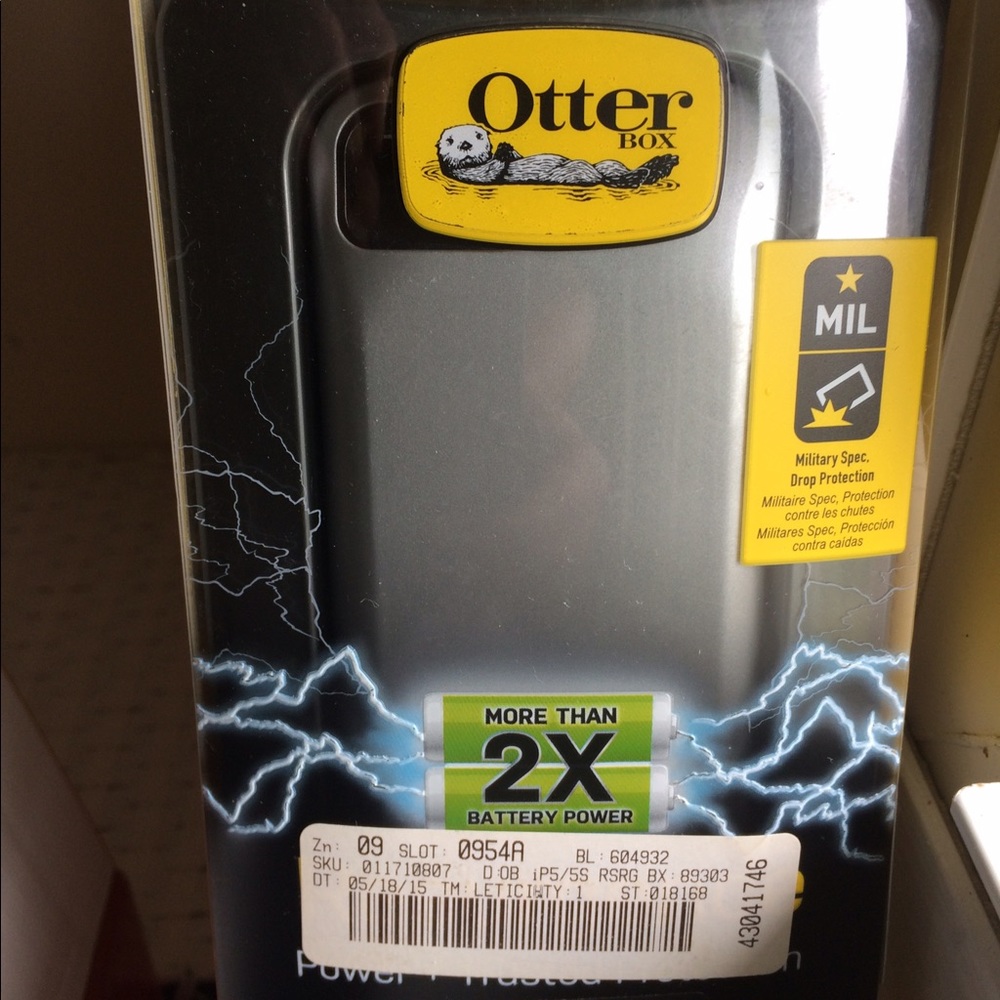 Otterbox iphone5/5s cover with built in charger