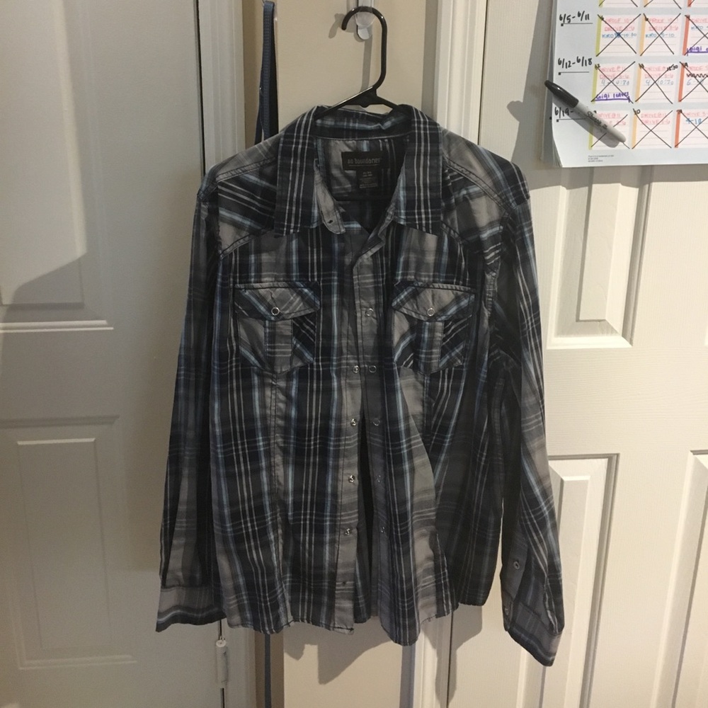 No boundaries button down XL