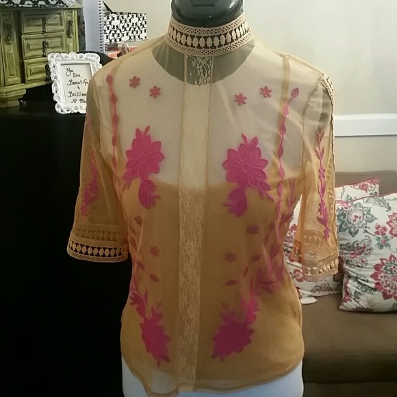 Sold at gargage sale..Mustard mesh and lace top - Picture 1 of 7