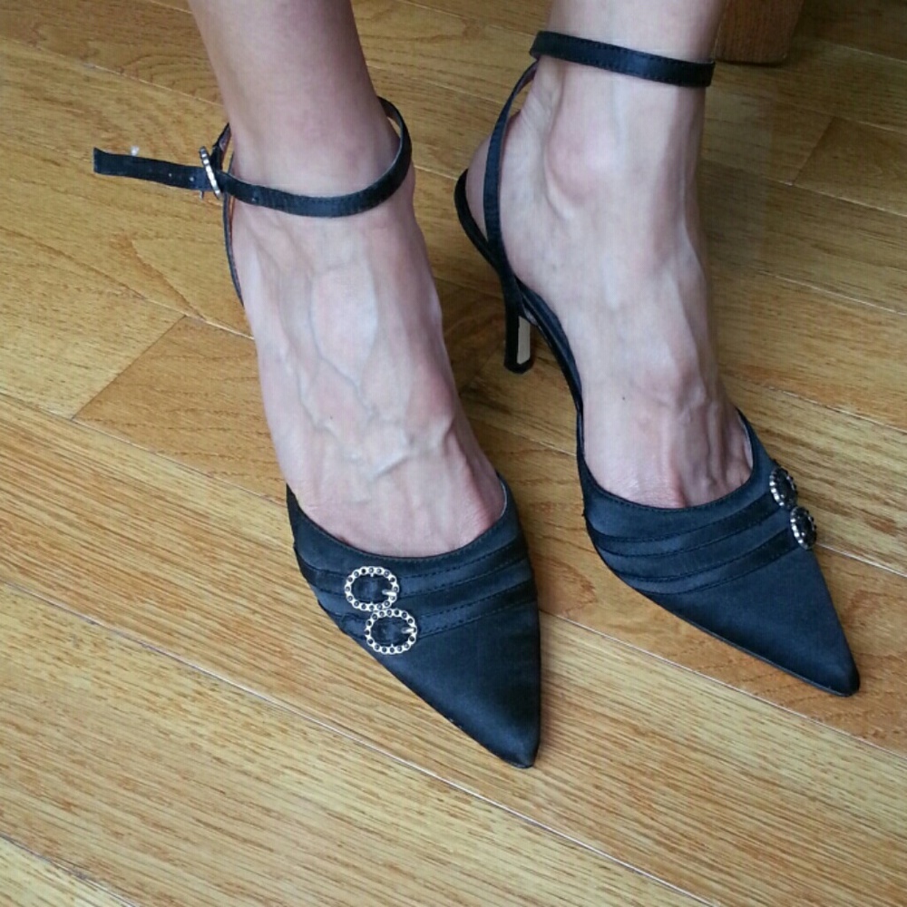 Black pointed 3 inch heels