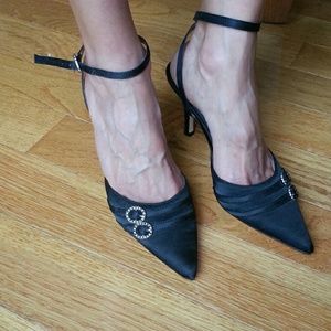Black pointed 3 inch heels