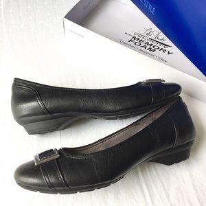 NWB! {LifeStride} Velocity MemoryFoam Kitten Heels