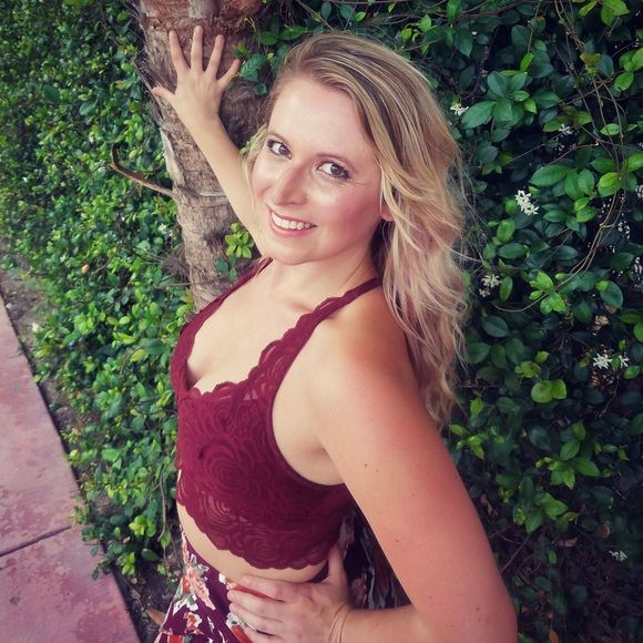 Meet your Posher, Alyssa - Picture 2 of 6