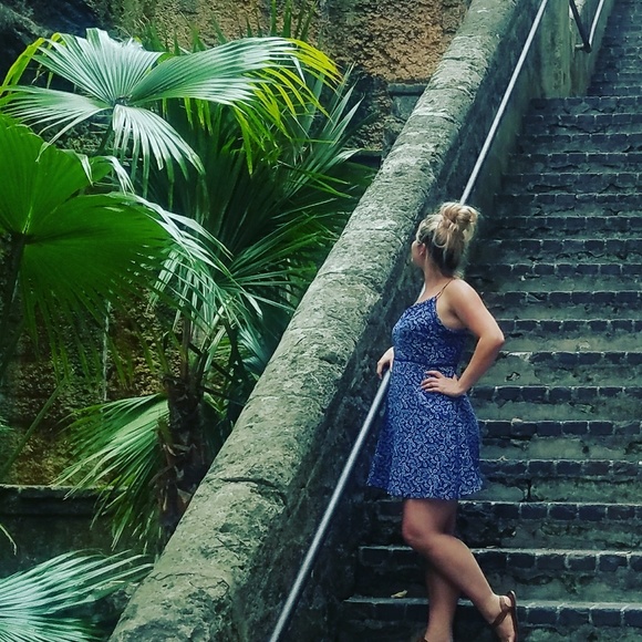 Meet your Posher, Alyssa - Picture 5 of 6