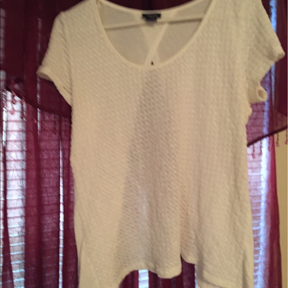 Rue 21 cream t shirt size XL