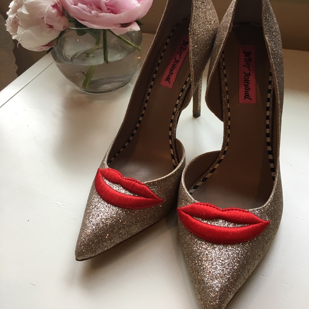 Betsy Johnson glitter kiss heels