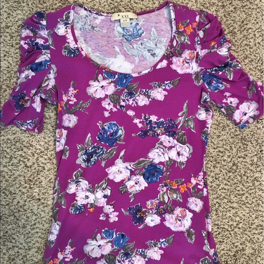 Purple 3/4 top with poppy flowers