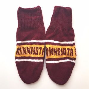 2 weeks only!! ⚡️⚡️ Minnesota mittens.