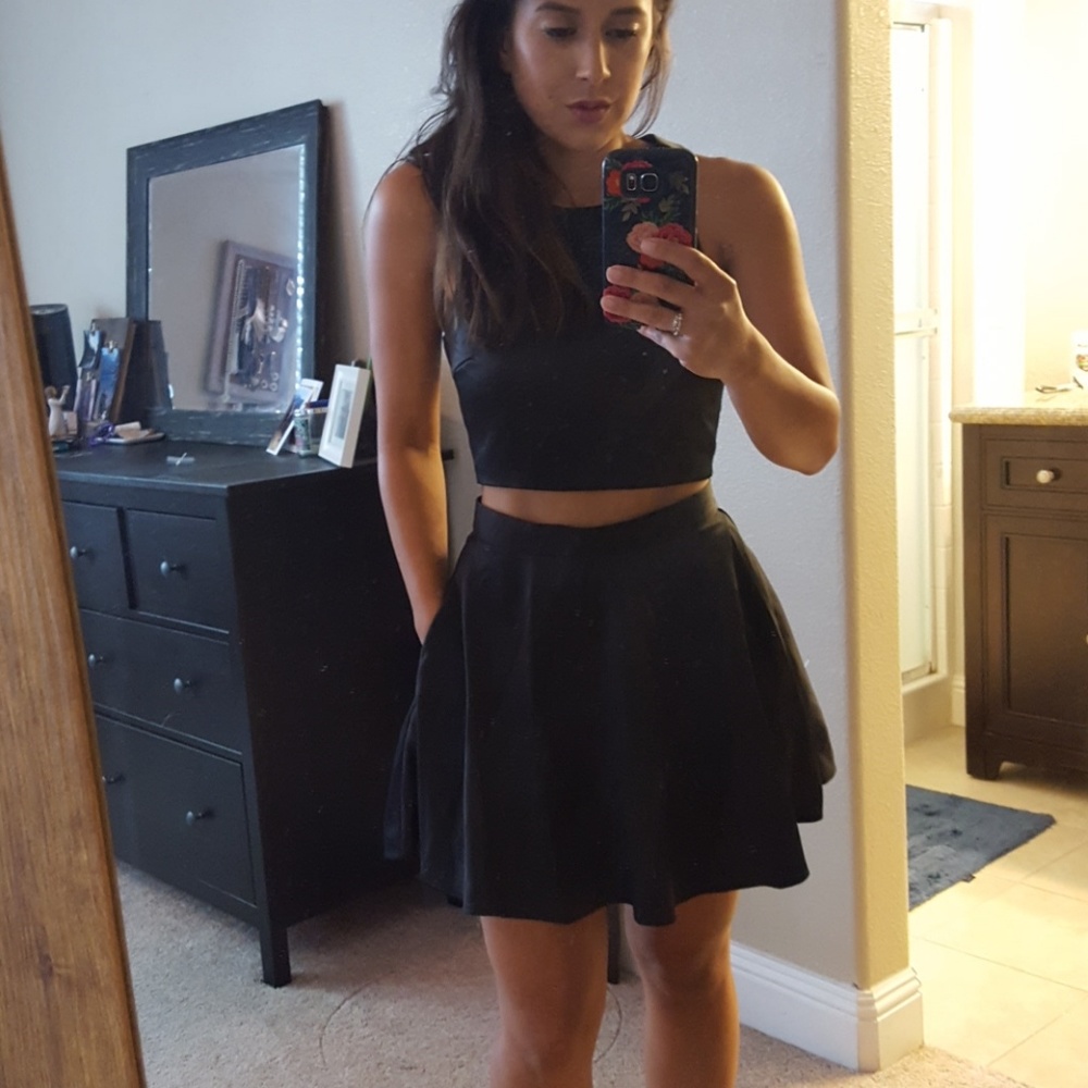 Lulu crop top/ skirt 2 piece black small