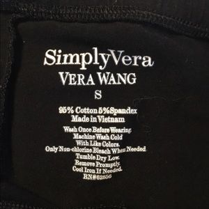 Small Black leggings by SimplyVera Vera wang