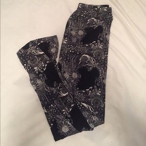 Soft flower pattern leggings