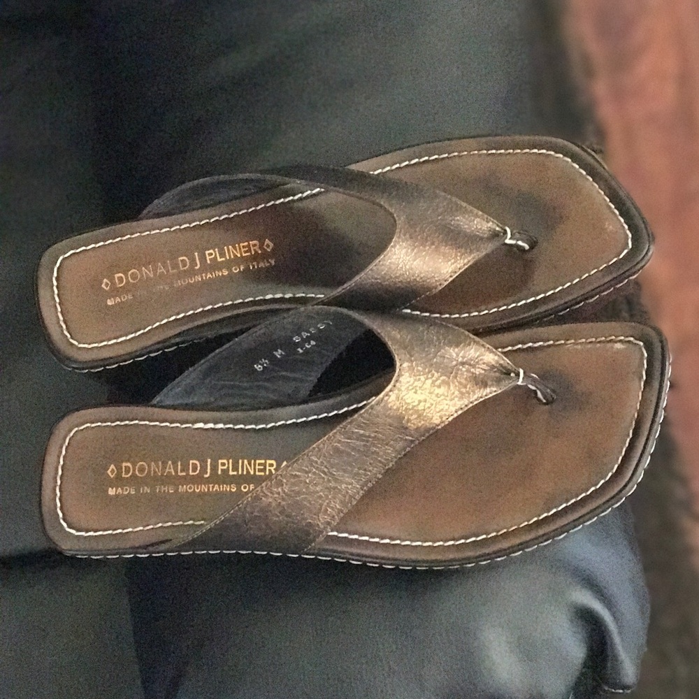 Donald J. Pliner thong leather sandals