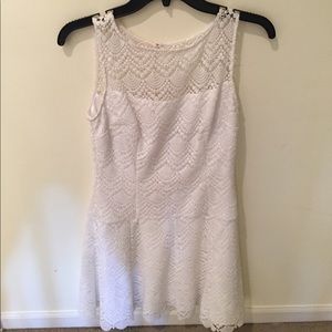‘White House Black Market’ size 2 lace white dress