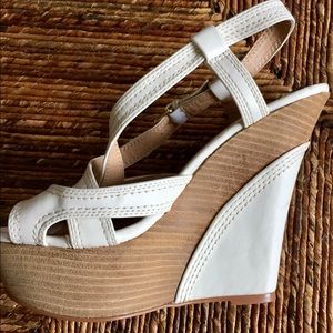 Colin Stuart Cream Wedge Sandals Sz 7