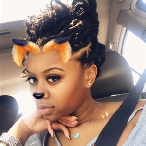 Meet your Posher, Yasnique