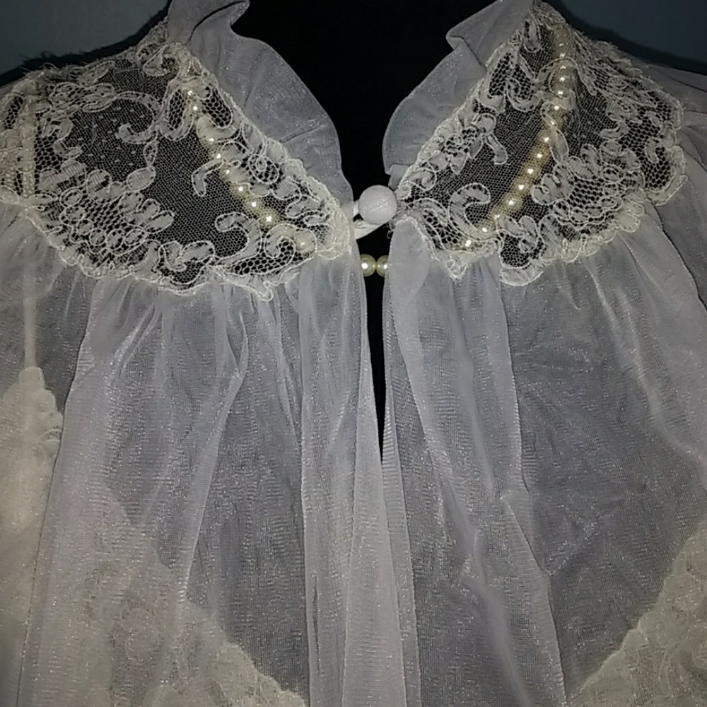 ☘SOLD☘VINTAGE nightgown and robe - Picture 3 of 7