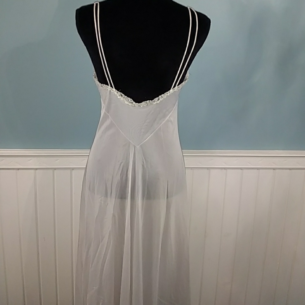 ☘SOLD☘VINTAGE nightgown and robe - Picture 7 of 7