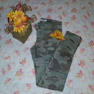 Abercrombie & Fitch Zippered Skinny Jeans (Camo)