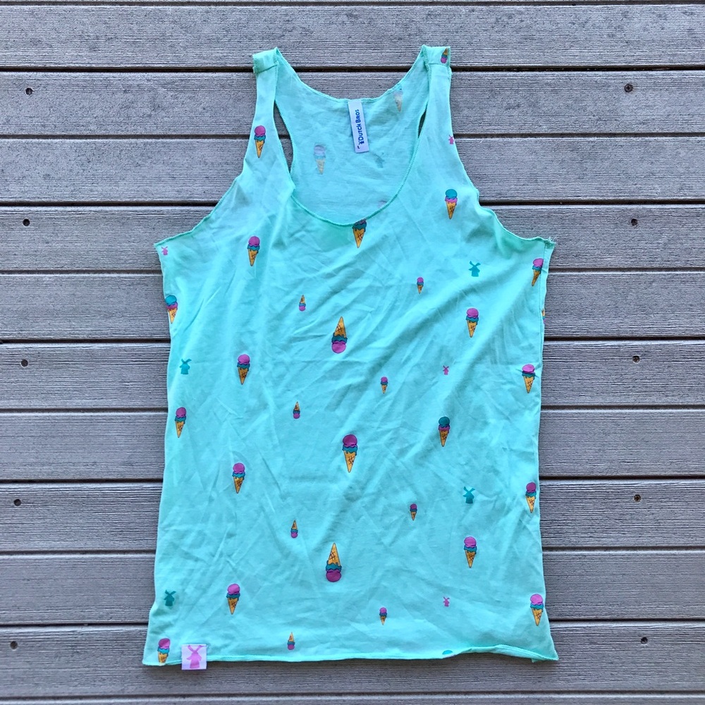 Dutch Bros Tank