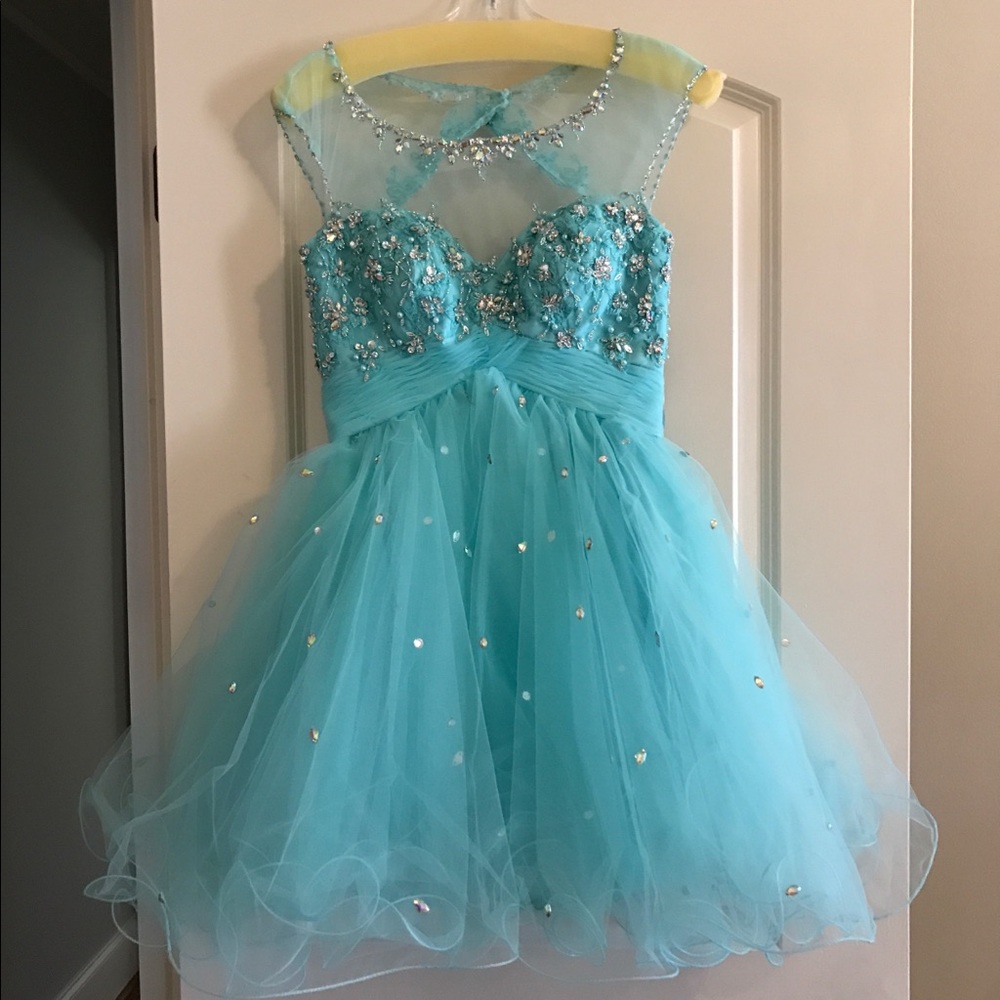 Gorgeous prom/homecoming dress