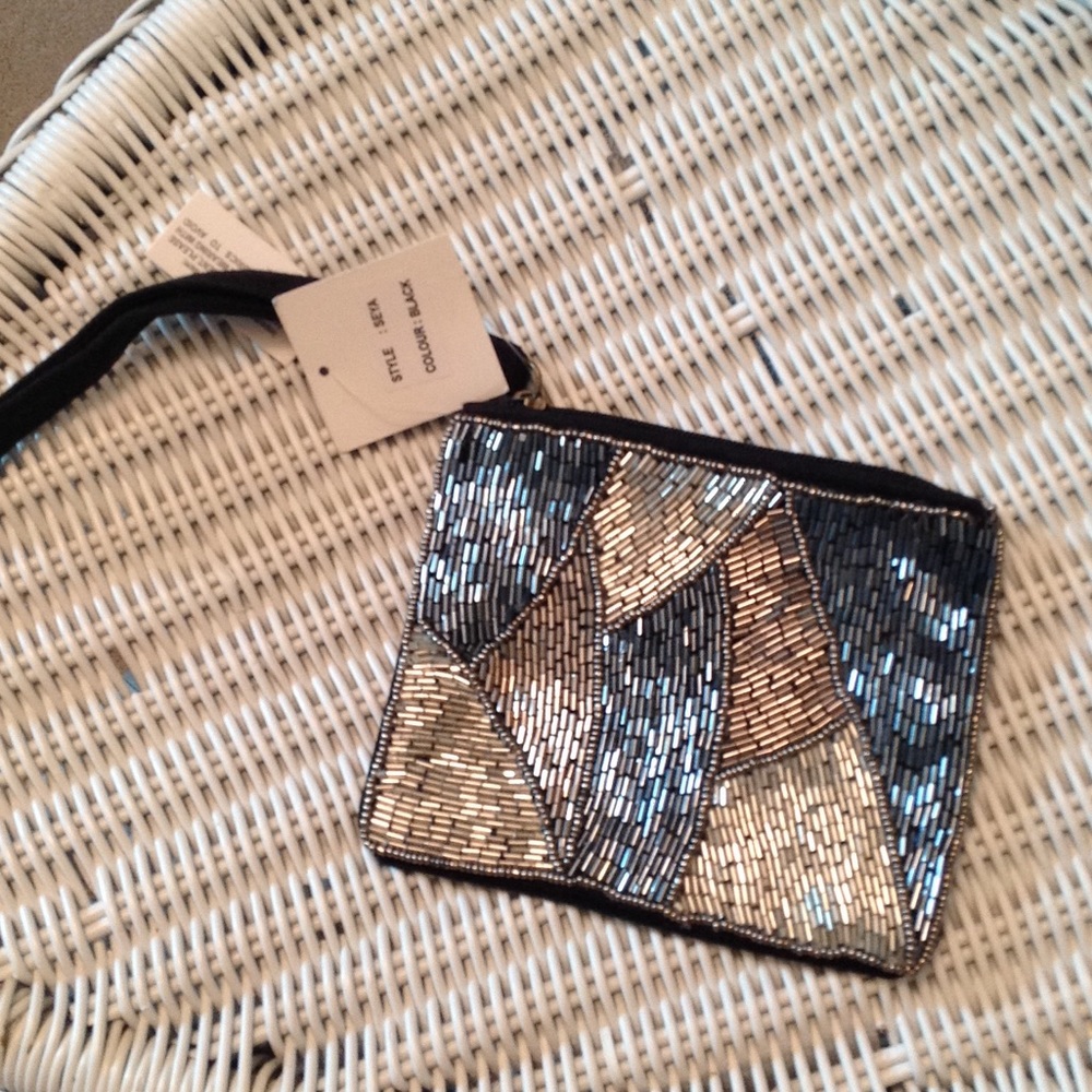 Small beaded zipper pouch