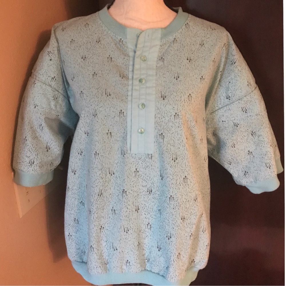 NWOT! "AVENUES" BY STREET SCENES TOP SIZE MEDIUM