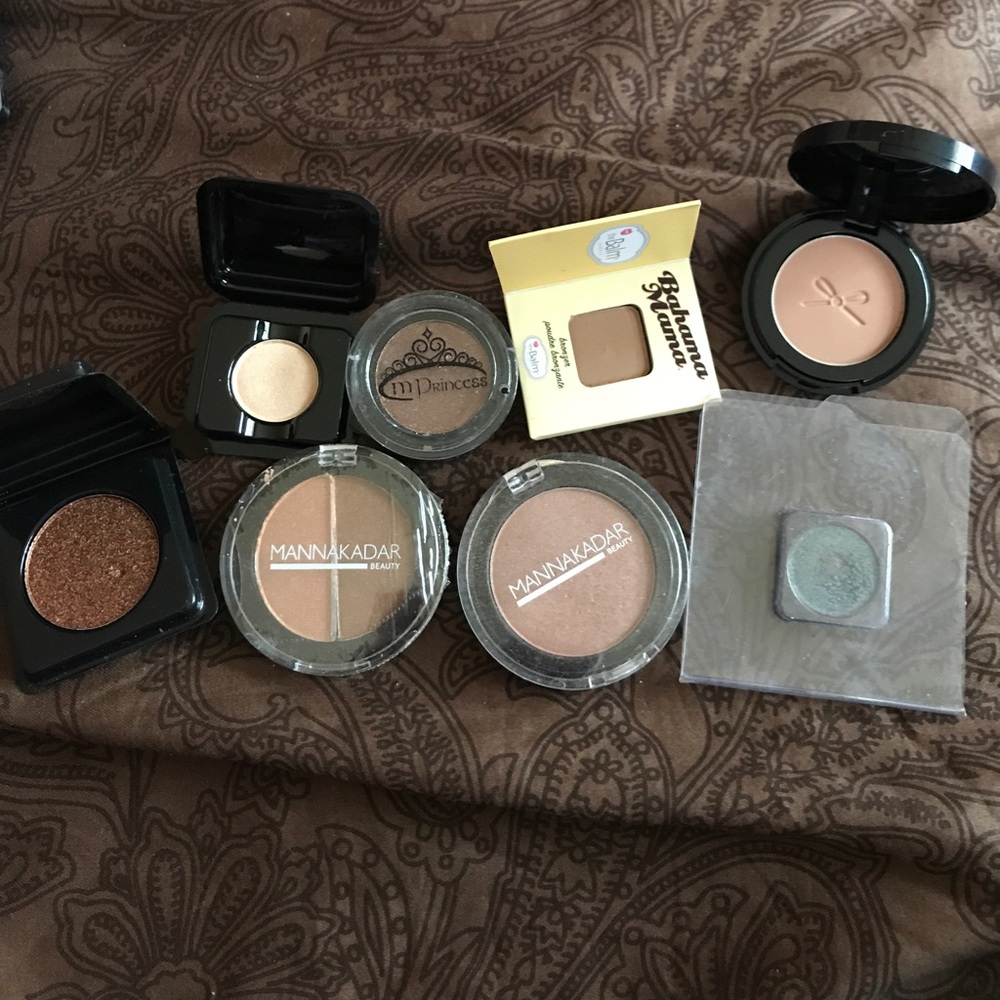 Set of eyeshadows