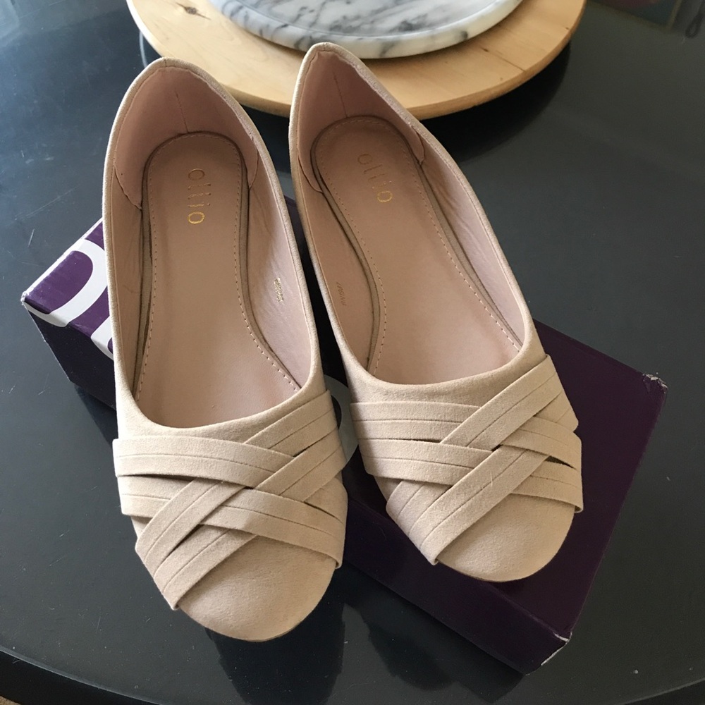 Nude flat