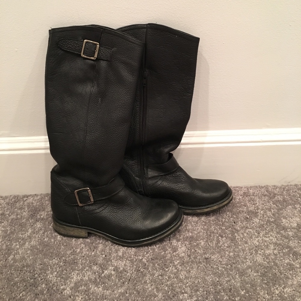 Authentic leather Steve Madden below