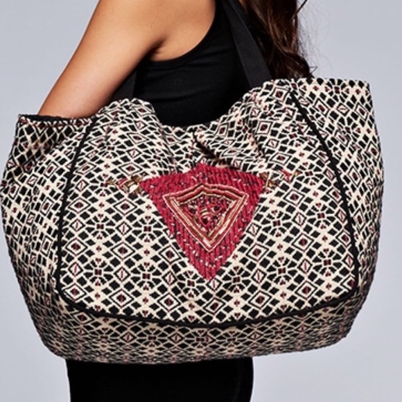 BF PRICE FIRM OVERSIZED DIAMOND MOTIF HOBO BAG. - Picture 6 of 8