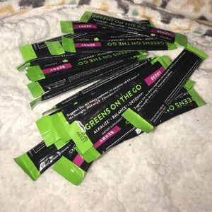 20 It Works Greens On-The-Go Berry Flavor Packets