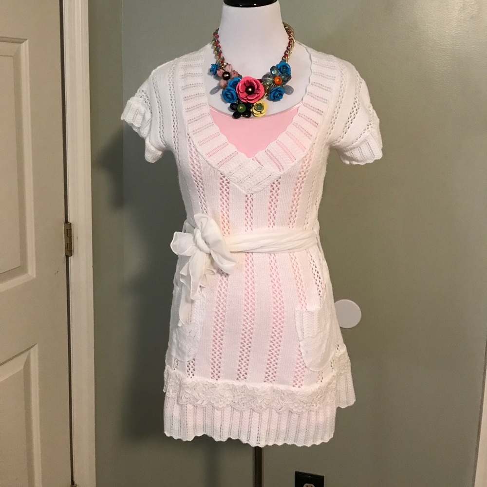 White V-Neck Crochet Tunic with pockets
