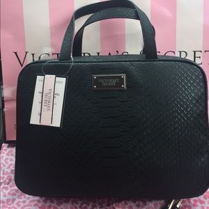 VS MAKE UP BAG!!!