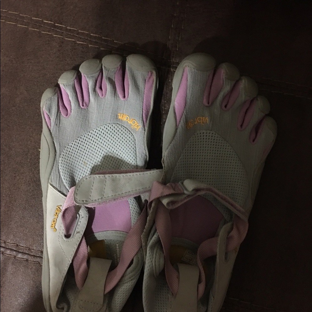 Vibram toe shoes