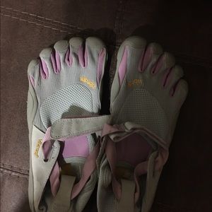 Vibram toe shoes