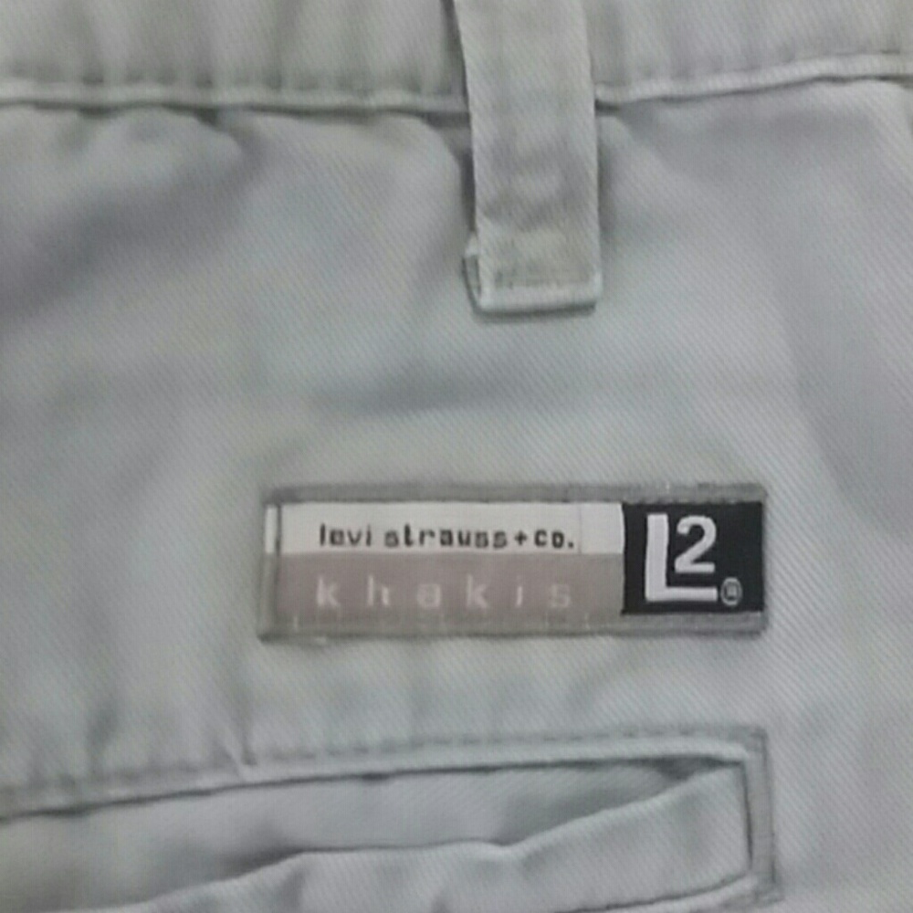 4/ 20  Levi  Shorts - Picture 4 of 4