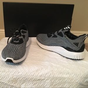 NWOB adidas AlphaBounce running shoe Sz 10