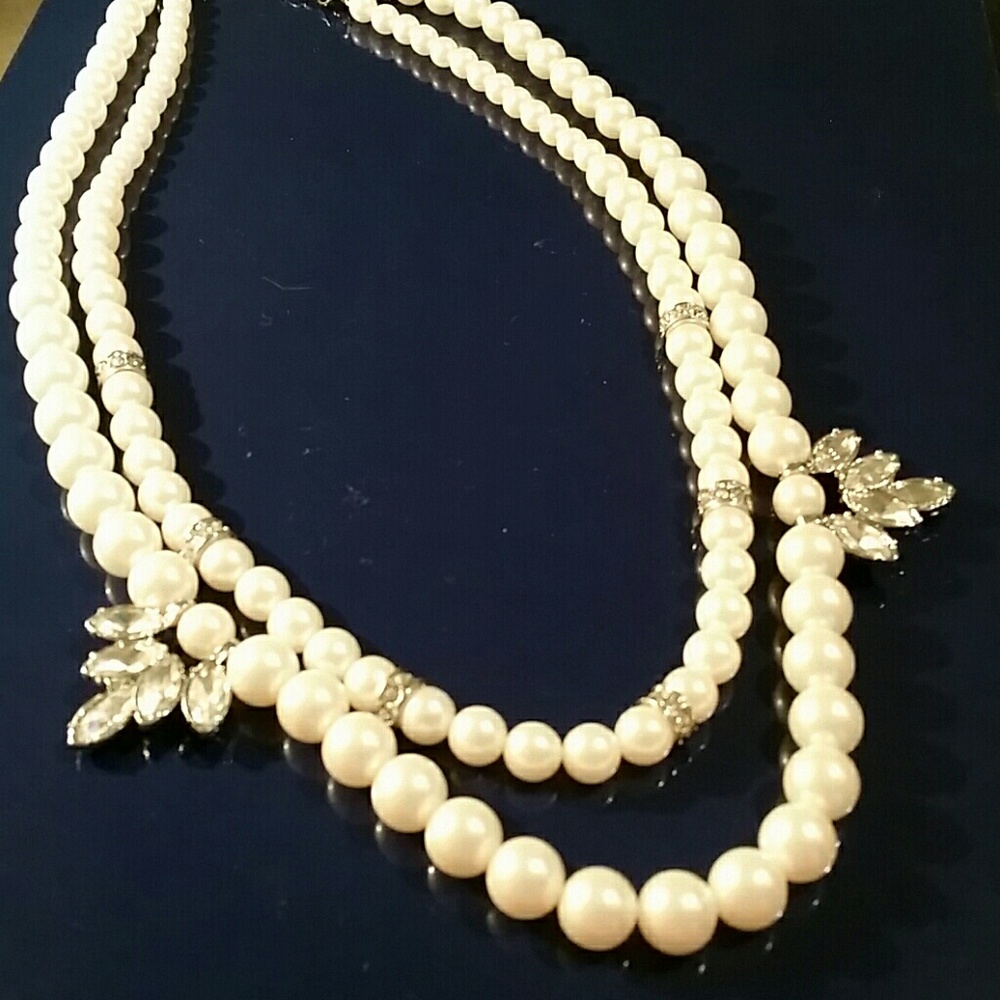 Ann Taylor Pearl with gemstones Necklace! SALE