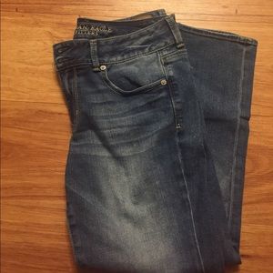 AE Jean Capris