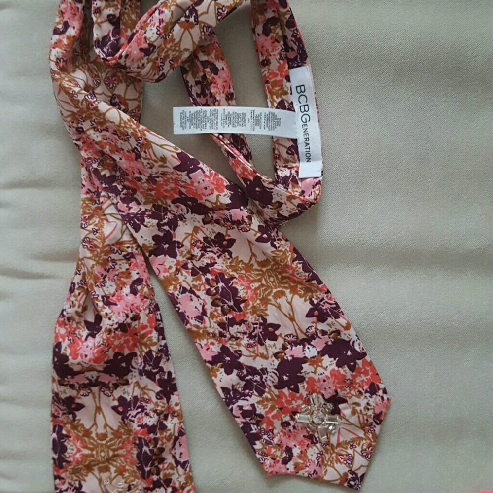 BCBGeneration neck scarf