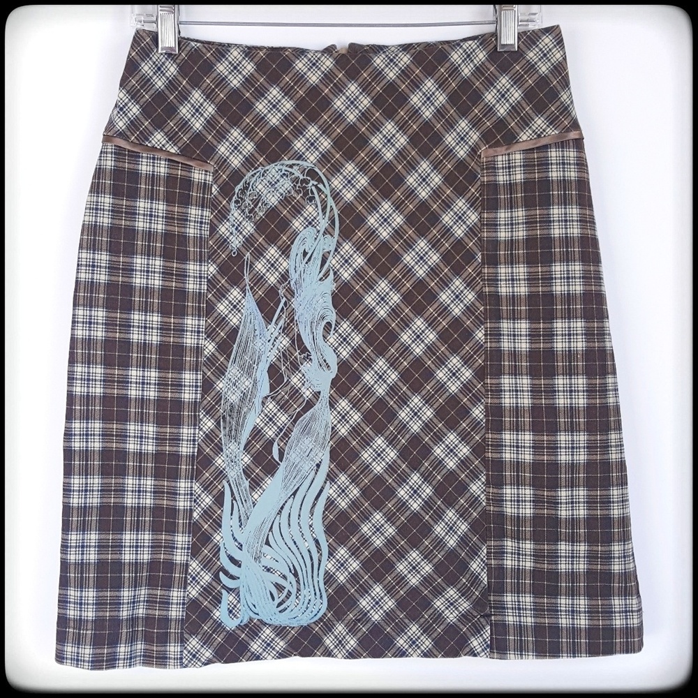 Plaid pencil skirt with screen print design