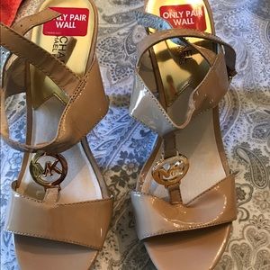Michael Kors Sandal not worn color nude patent