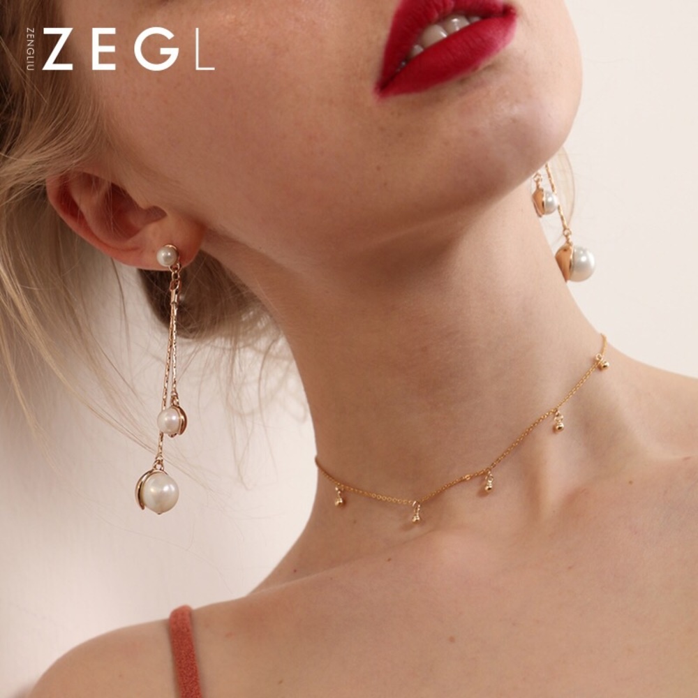 14k gold plated choker necklace. Kendall Jenner