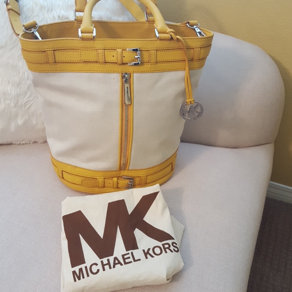 Cream and yellow Micheal Kors tote handbag 👜